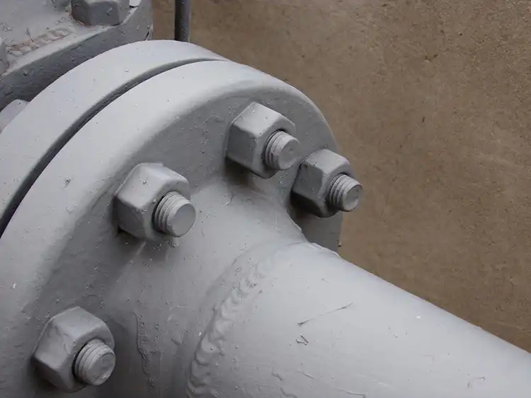 How to connect flange to pipe？