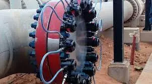 Tightening flange bolts Tightening flange bolts