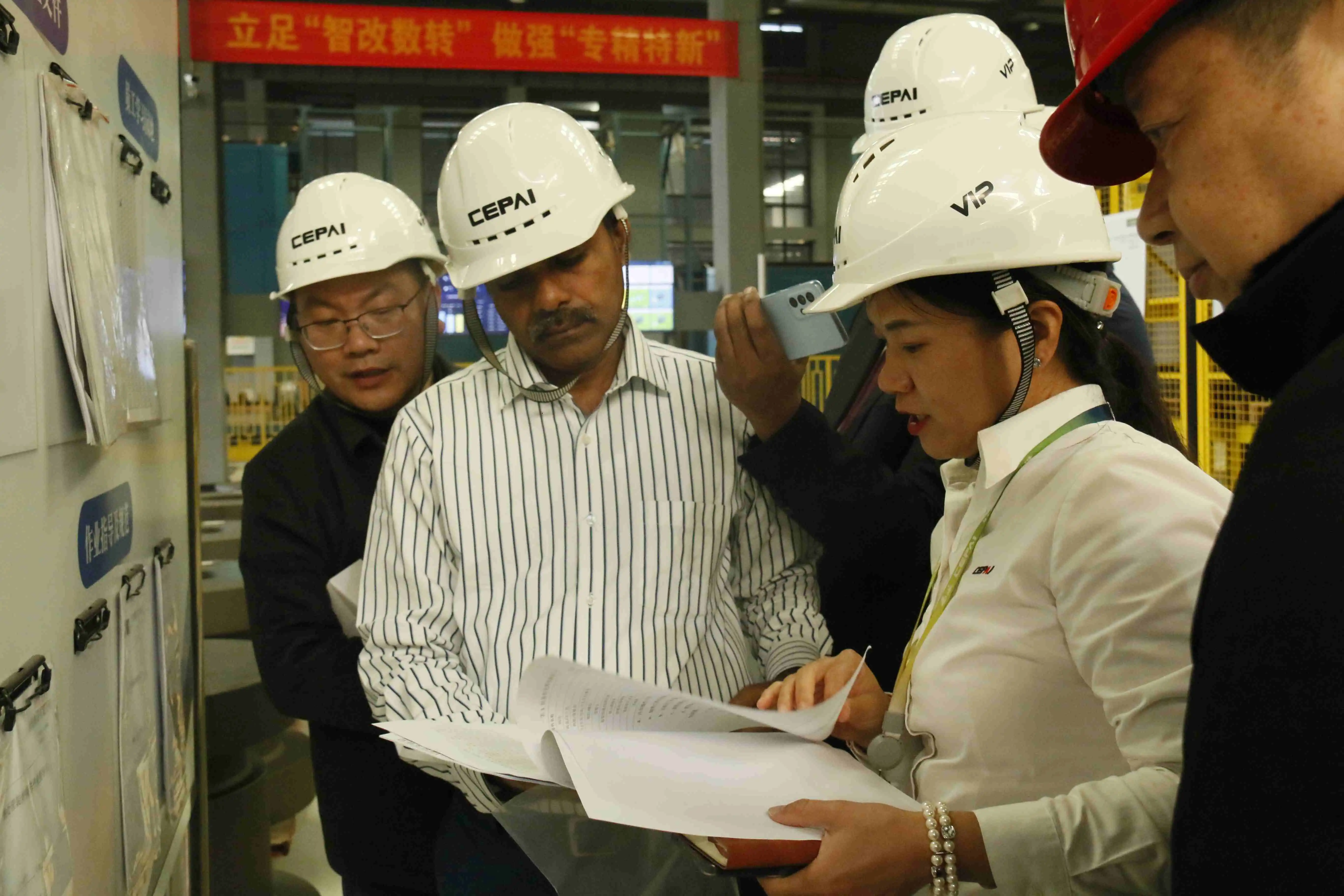 What valve materials are recommended for hydrogen or ammonia pipelines?